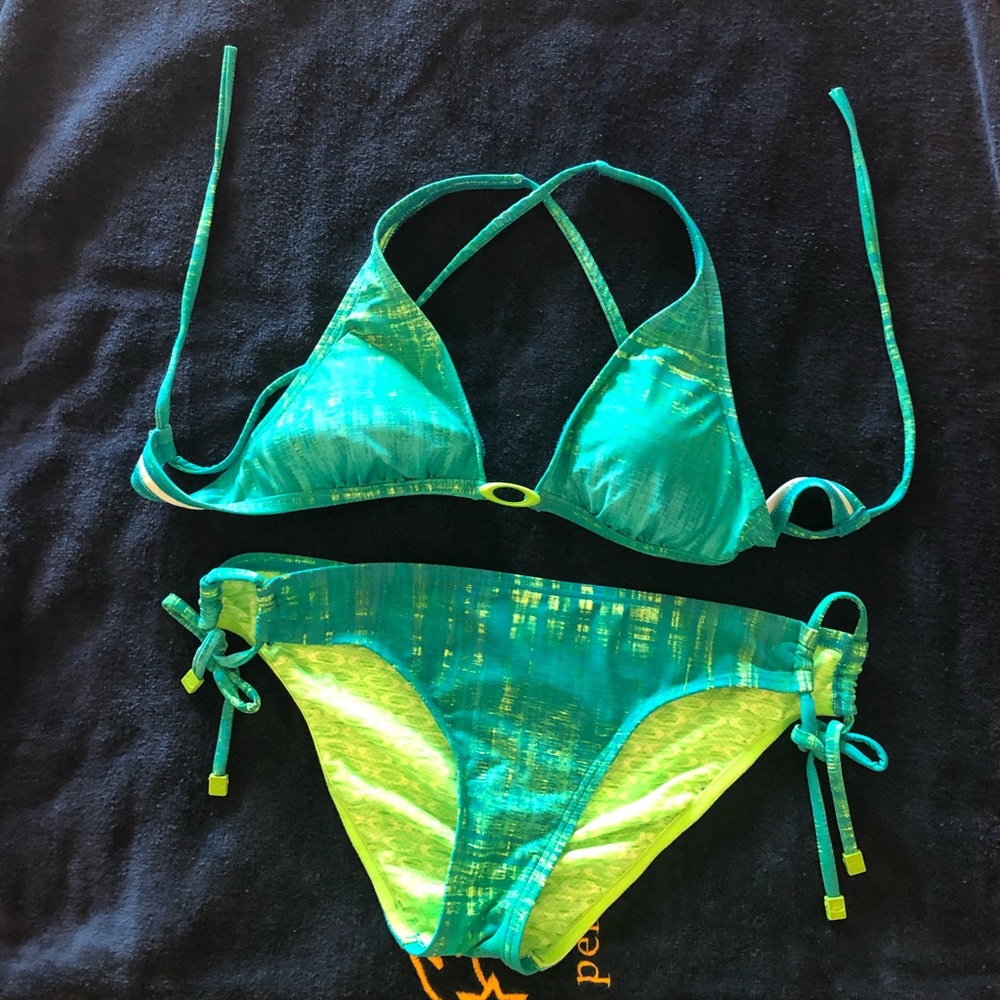 Oakley string bikini size 6 Small